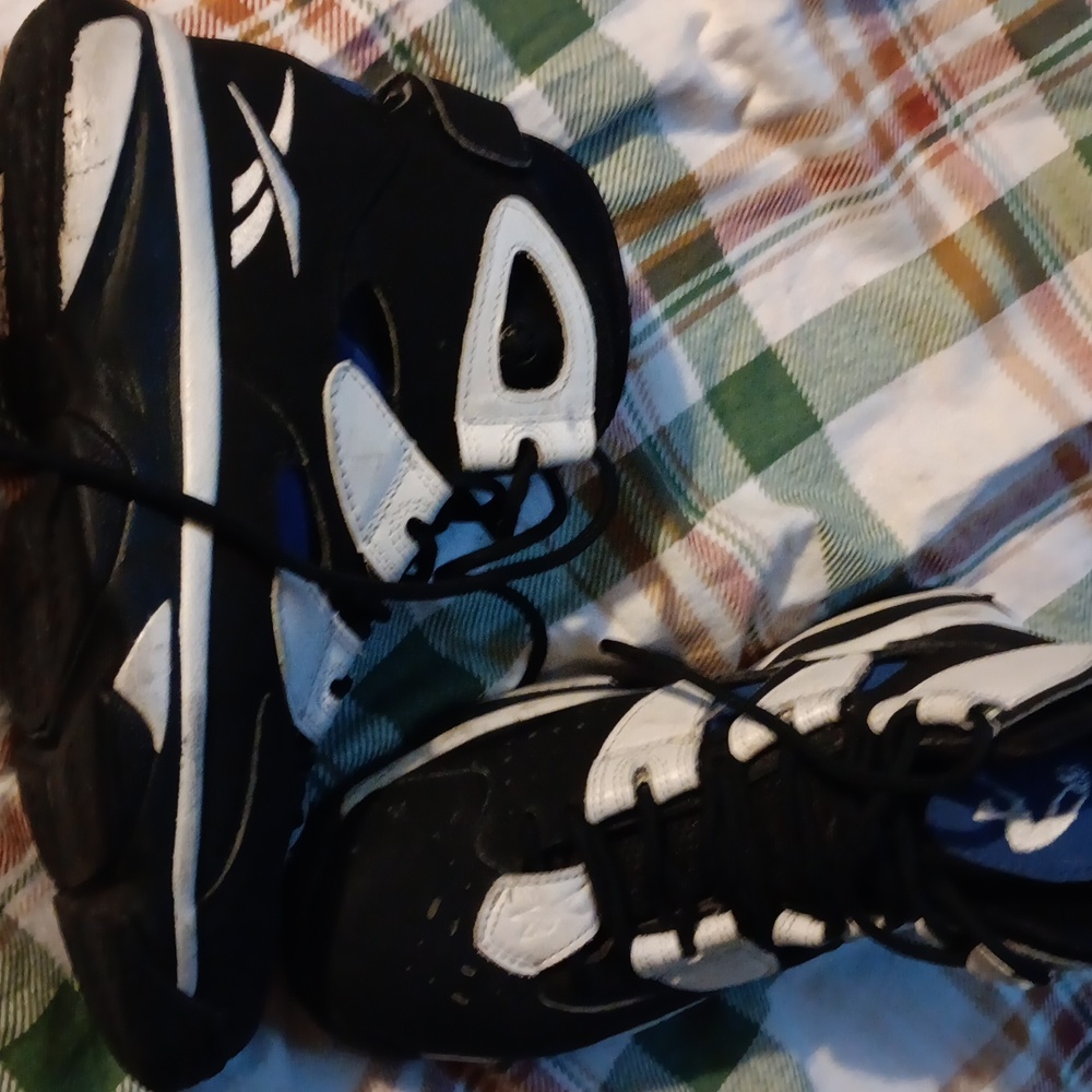 Reebok - Picture 3 of 5